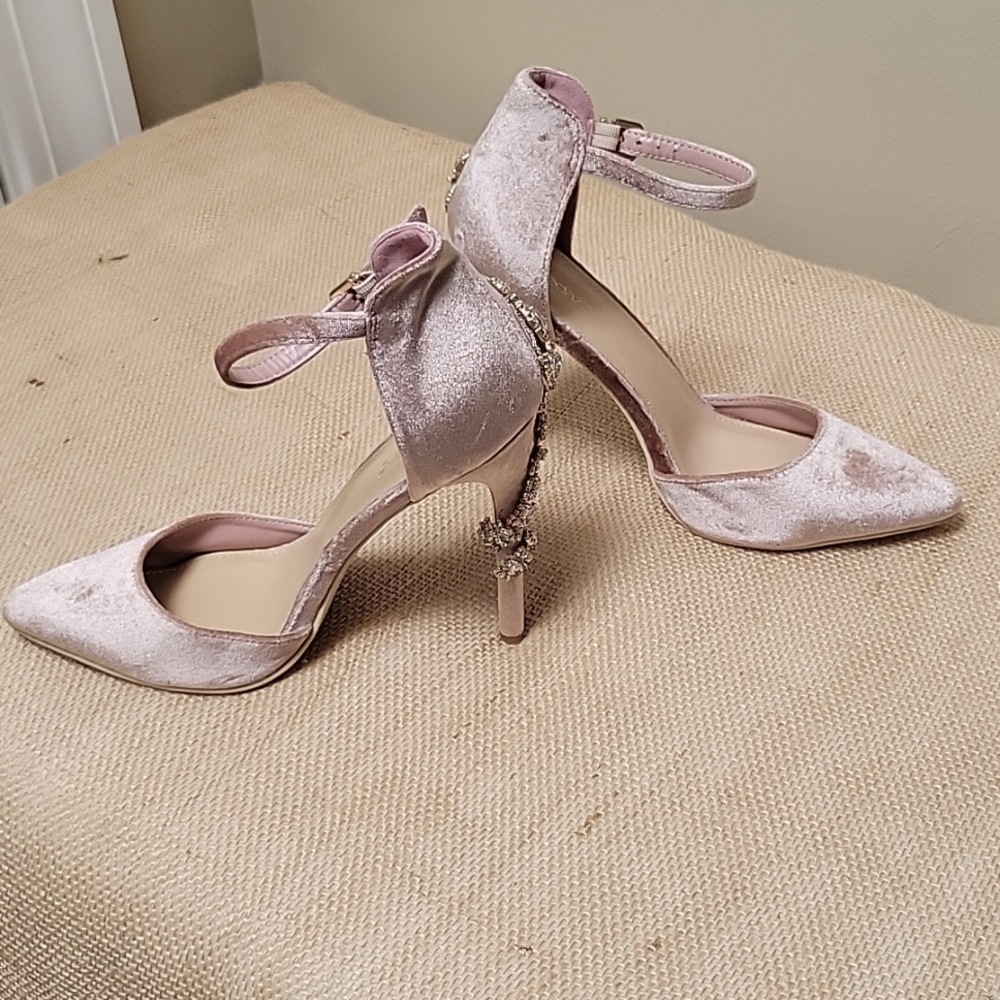 NWOT Valerie Pump